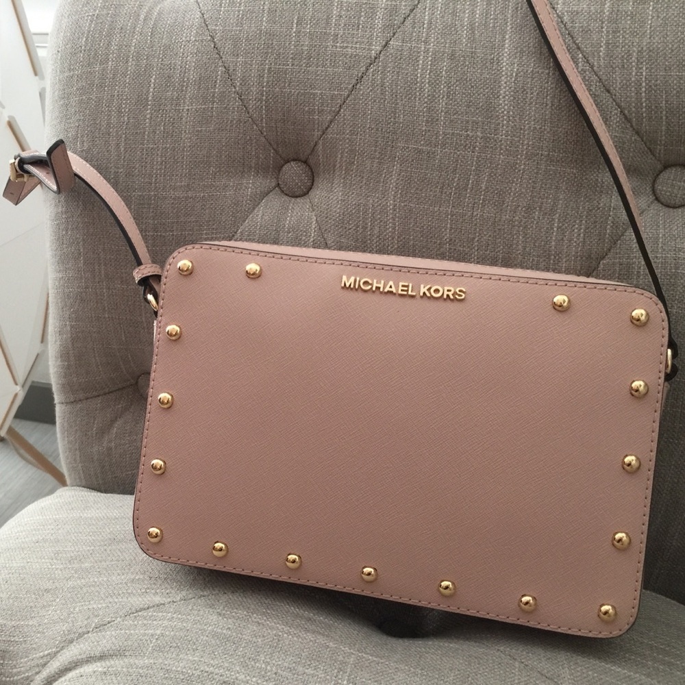 NWT Michael Kors Sandrine Stud LG EW Crossbody ✨
